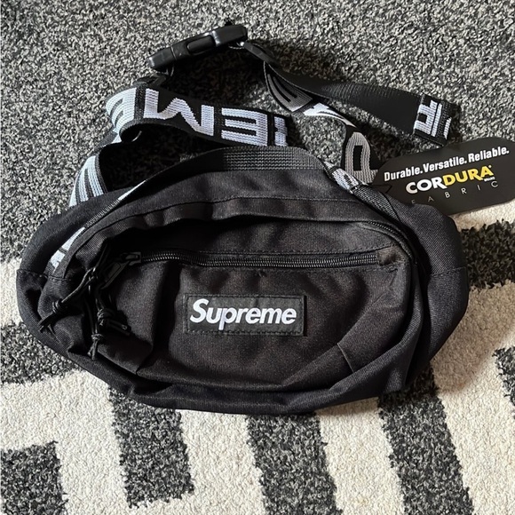 Supreme Men’s waist bag SS18 black - Picture 1 of 5